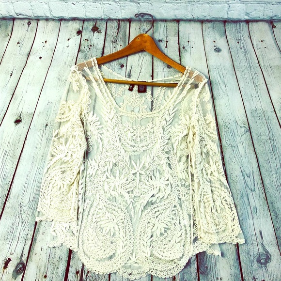 Lace 3/4 length top size S - Picture 1 of 2